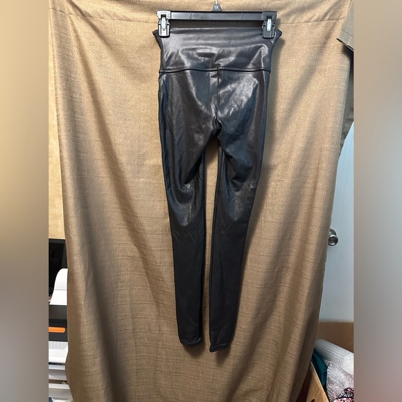 Spanx Woman’s Faux Leather Leggings Black Shimmer Size Small - Picture 4 of 8